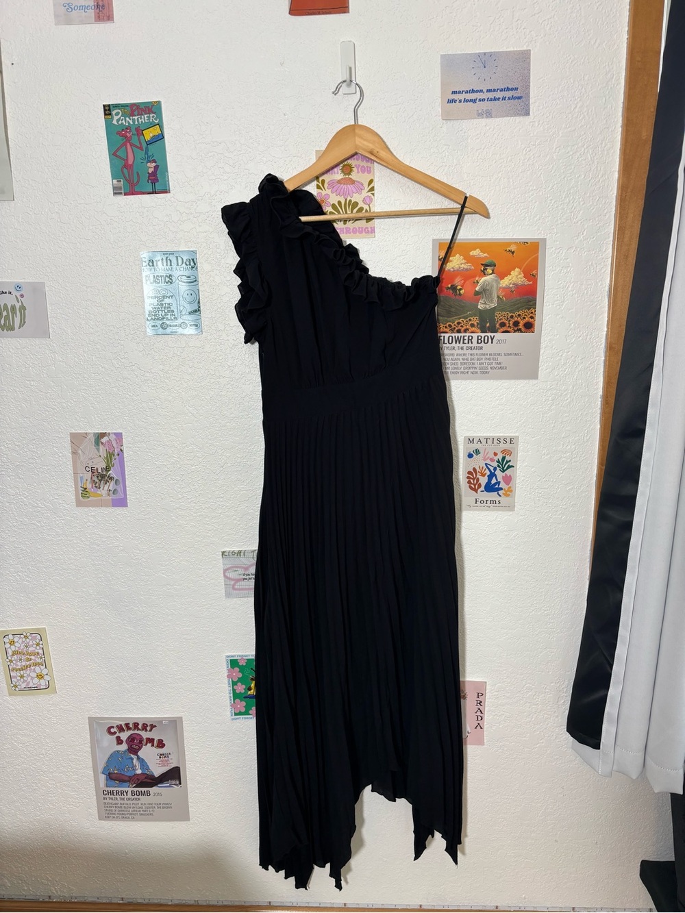 Black One-Shoulder Ruffle Pleated Asymmetric Midi Dress
